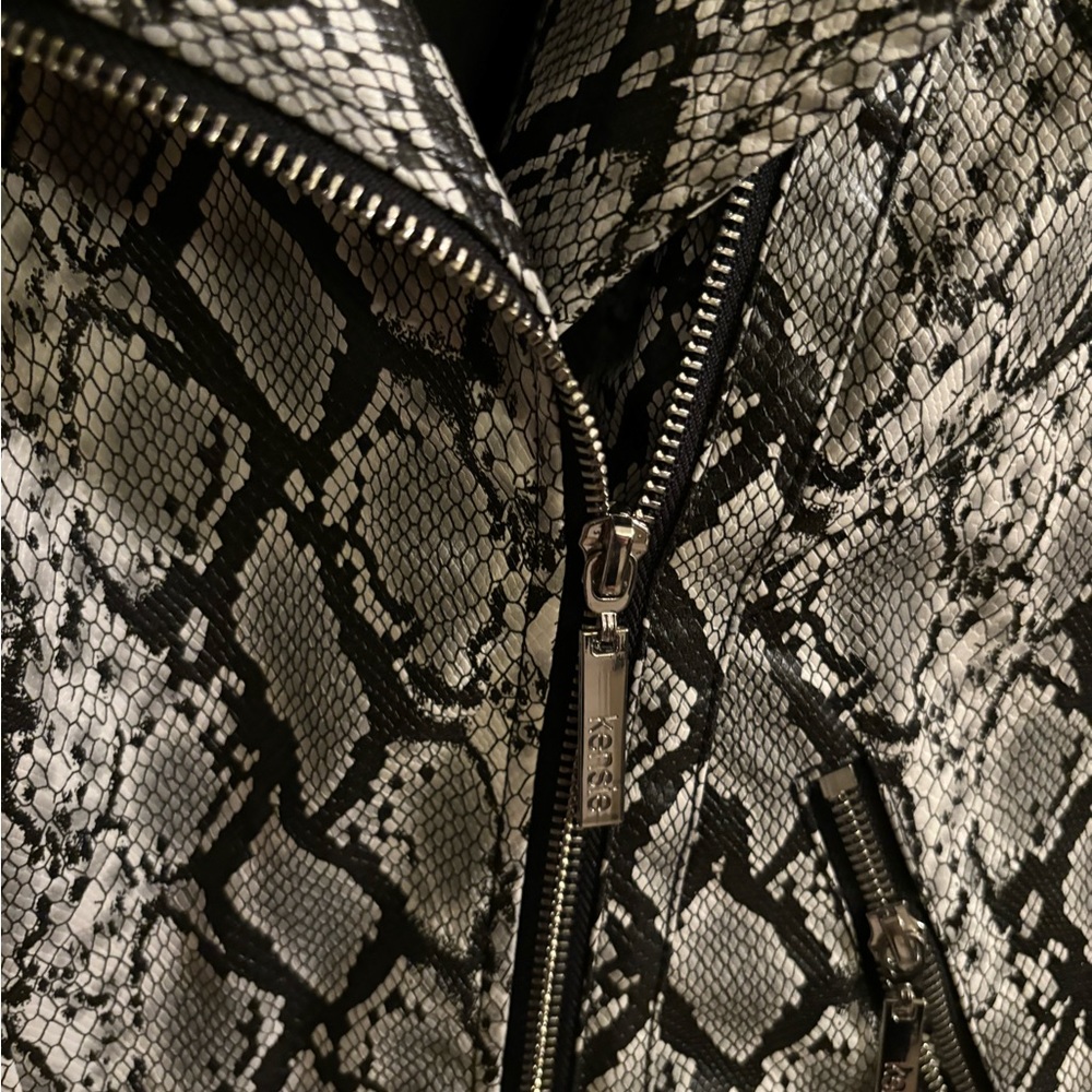 Kensie Python Snake Print Jacket (Crop) - Size Me… - image 7
